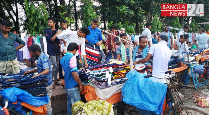 সাভারে শ্রমিকদের ঈদ কেনাকাটায় ভরসা ফুটপাত