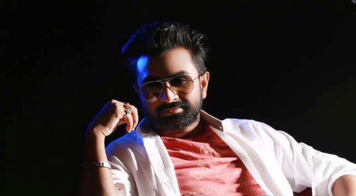 ‘কে তোমাকে এতো ভালোবাসতে পারে’