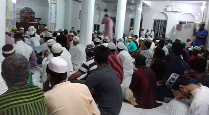 শবে কদরে খুলনায় মসজিদে মুসল্লিদের ঢল