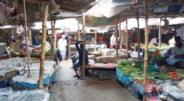 ক্রেতা কম রাজধানীর নিত্যপণ্যের বাজারে 