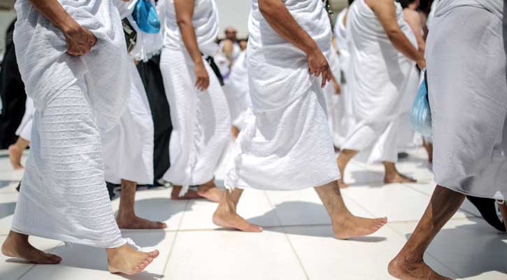 ইহরাম অবস্থায় ইহরামের পোশাক পরিবর্তন যায়?
