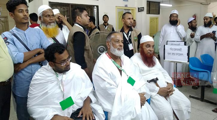 সরকারি খরচে বহর নিয়ে হজে যাচ্ছেন ধর্ম প্রতিমন্ত্রী