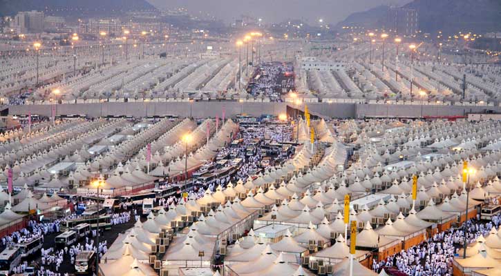 রাতে মিনায় যাবেন হজযাত্রীরা, শুক্রবার থেকে আনুষ্ঠানিকতা