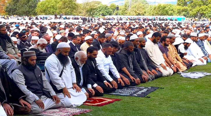 জামাতে নামাজের পর ইমাম মুসল্লিদের দিকে ফিরে বসার বিধান