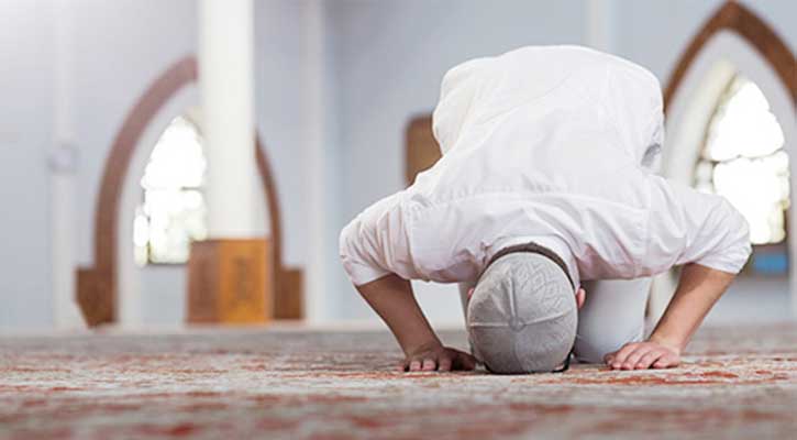 বার্ধক্যের কারণে নফল নামাজ বসে পড়ার বিধান