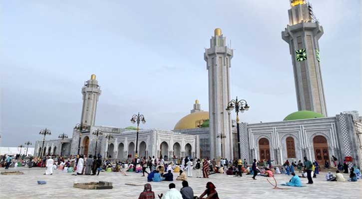 সেনেগালে পশ্চিম আফ্রিকার বৃহত্তম মসজিদ উদ্বোধন