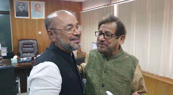 নূরকে পেয়ে আপ্লুত প্রতিমন্ত্রী এনাম, সালাম করলেন পা ছুঁয়ে