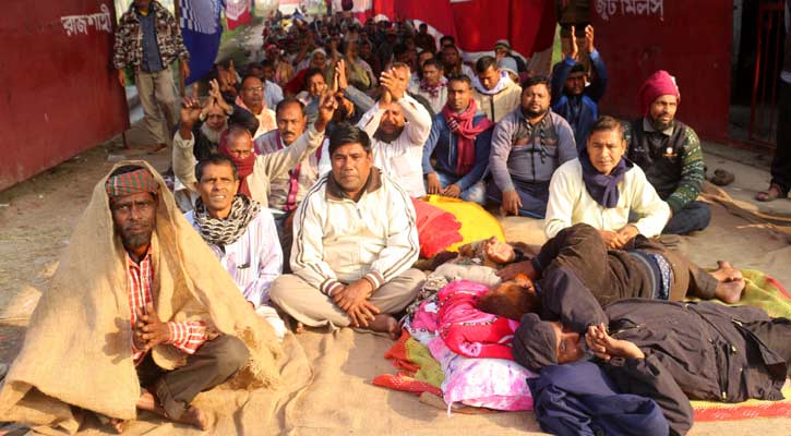 রাজশাহীতে অনশনে অসুস্থ পাটকল শ্রমিকের সংখ্যা বাড়ছে