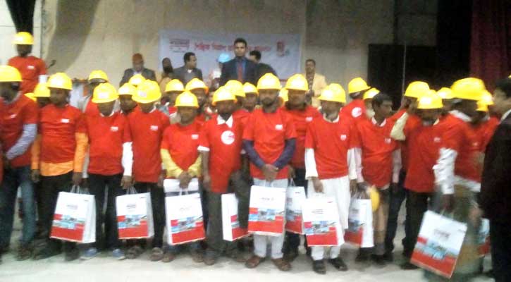 মধুপুরে বসুন্ধরা সিমেন্টের রাজমিস্ত্রি কর্মশালা