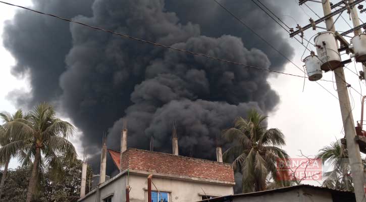 কেরানীগঞ্জে অবৈধ কারখানার বিরুদ্ধে শক্ত অবস্থানে প্রশাসন