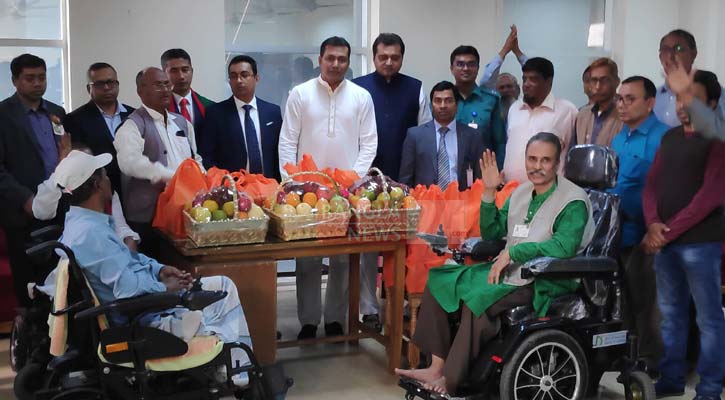 মুক্তিযোদ্ধাদের শুভেচ্ছা-উপহার দিলেন প্রধানমন্ত্রী