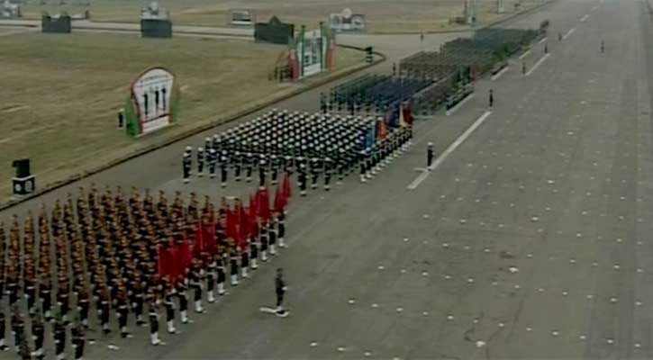 প্যারেড গ্রাউন্ডে চলছে মনোজ্ঞ কুচকাওয়াজ