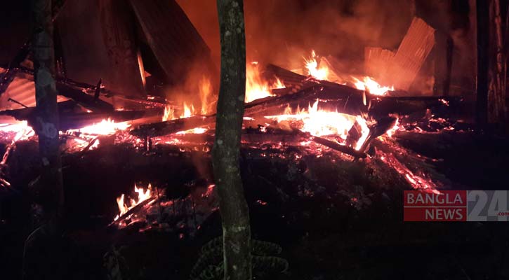 সবকিছু পুড়ে গেছে, অক্ষত উদ্ধার দশ মাসের দুই শিশু