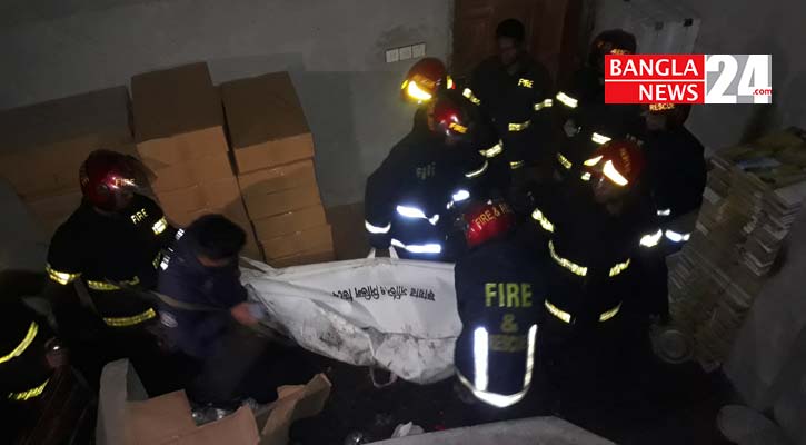 মুহূর্তেই কারখানার সব তছনছ হয়ে গেল