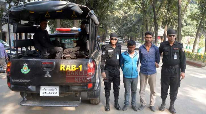 উত্তরায় ৮৬২ বোতল ফেনসিডিলসহ আটক ২