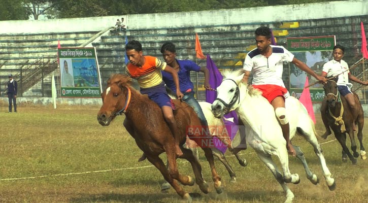 মৌলভীবাজারে ঐতিহ্যবাহী ঘোড়দৌড়