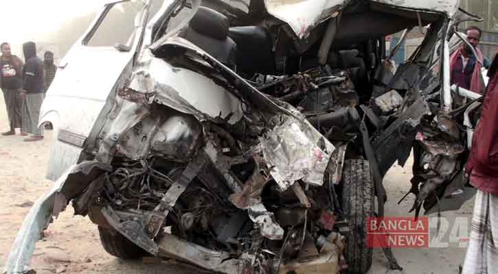 টাঙ্গাইলে ট্রাক-মাইক্রোবাসের সংঘর্ষে নিহত ১