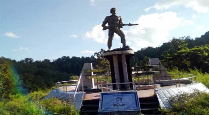 রাঙামাটিতে স্বাধীন দেশের পতাকা ওড়ে ১৭ ডিসেম্বর