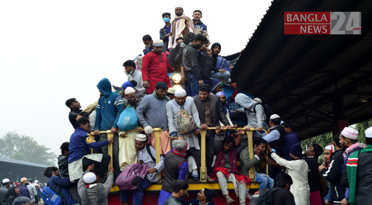 ছবিতে আখেরি মোনাজাত শেষে মুসল্লিদের বাড়ি ফেরা