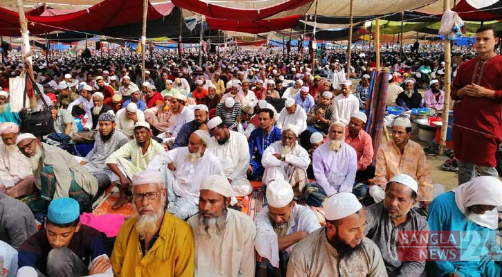 ইজতেমা ময়দানে দেশের বৃহৎ জুমার নামাজ আদায়