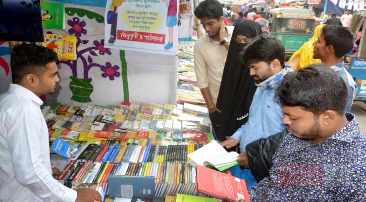বগুড়া বইমেলায় বইপ্রেমীদের ভিড়, শেষ হচ্ছে শনিবার