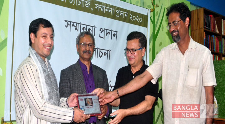 ‘ঐহিক তপতী চ্যাটার্জী সম্মাননা’ পেলেন কবি অরবিন্দ চক্রবর্তী