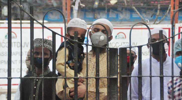 অবশেষে সরকারের নির্দেশ: মসজিদে নয়, ইবাদত করতে হবে ঘরে