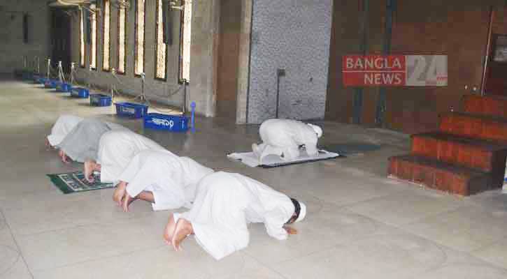 মসজিদে নামাজ পড়তে যেসব শর্ত মানতে হবে