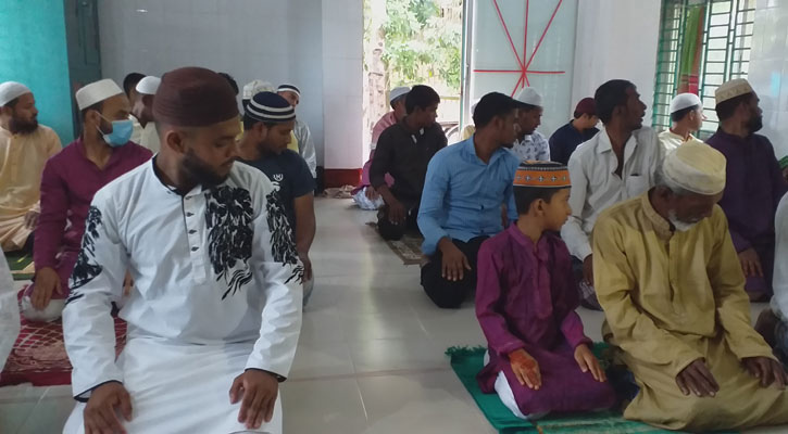 মাদারীপুরে ঈদুল ফিতর উদযাপন করেছেন ৩০ গ্রামের মানুষ