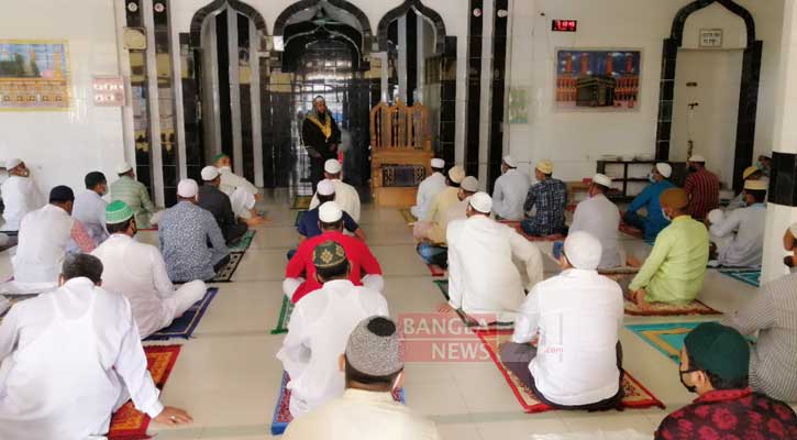 বান্দরবানে স্বাস্থ্যবিধি মেনে ঈদের জামাত