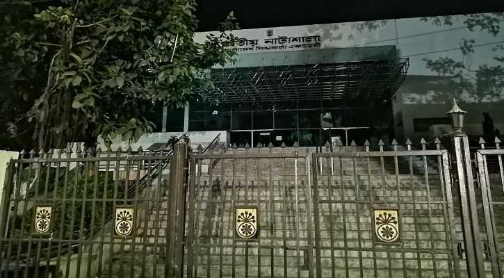 মঞ্চের আলো জ্বলবে কবে?