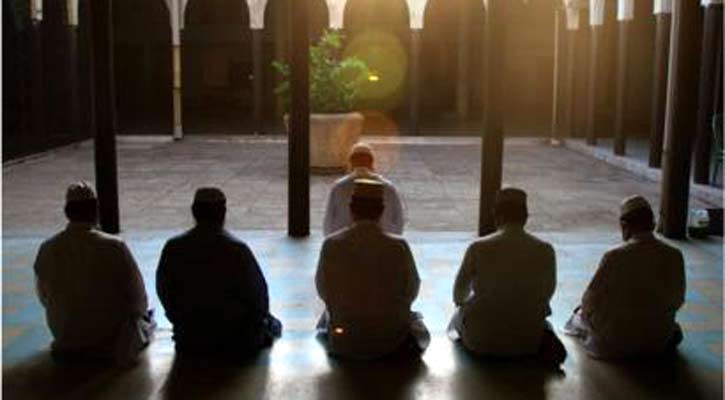 ফজরের নামাজ পড়লে ১০ পুরস্কার