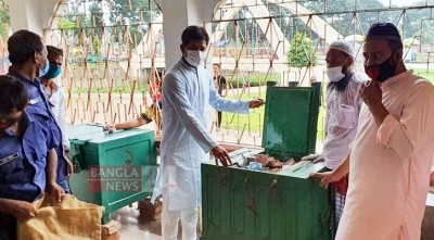 পাগলা মসজিদের দানবাক্সে ১২ বস্তা টাকা, চলছে গণনা  