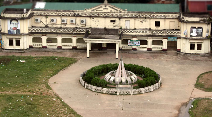 কুমিল্লার বীরচন্দ্র নগর মিলনায়তন-পাঠাগার ভবন রক্ষার দাবি