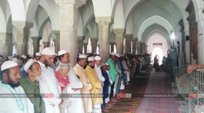 সঙ্গী পেলে জামাতেই নামাজ পড়া উচিত