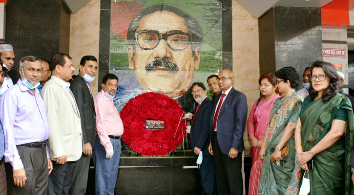 ৭ মার্চ উপলক্ষে বঙ্গবন্ধুর প্রতিকৃতিতে রূপালী ব্যাংকের শ্রদ্ধা