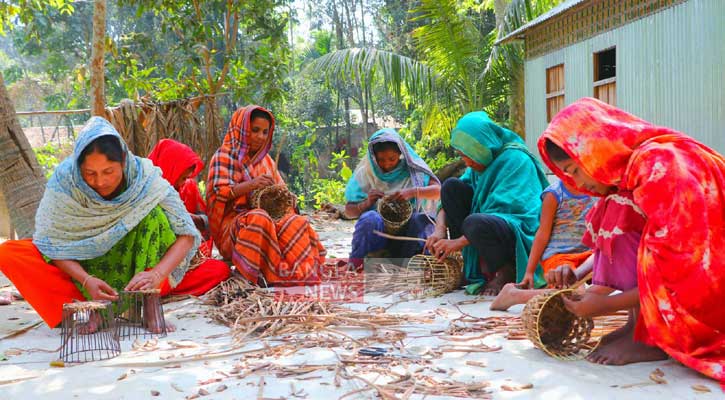 পরিত্যক্ত কচুরিপানায় ঘুচছে বেকারত্ব, মিলছে বৈদেশিক মুদ্রা