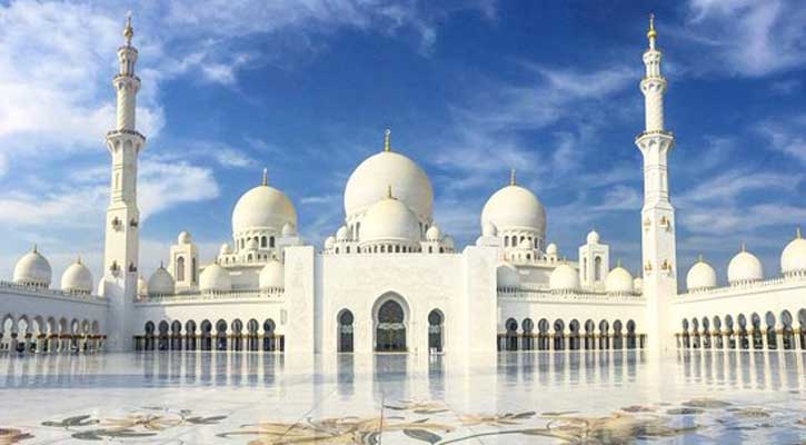 আমিরাতে মসজিদে তারাবির নামাজ আদায়ের অনুমতি
