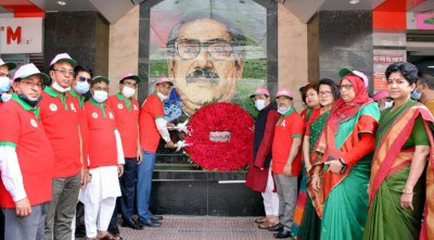 সুবর্ণজয়ন্তীতে বঙ্গবন্ধুর প্রতিকৃতিতে রূপালী ব্যাংকের শ্রদ্ধা