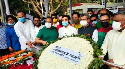 সুবর্ণজয়ন্তীতে বঙ্গবন্ধুর প্রতিকৃতিতে এফবিসিসিআই’র শ্রদ্ধা