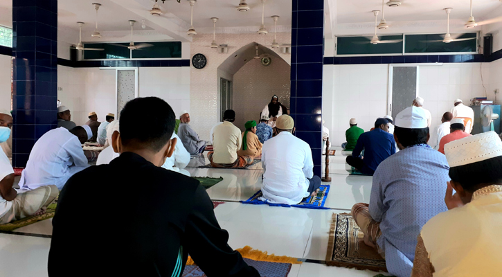 রাজশাহীতে ধর্মীয় ভাবগাম্ভীর্যে পালিত হচ্ছে পবিত্র শবে বরাত