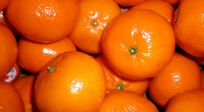 হঠাৎ কমলার কেজি ৩০০ টাকা