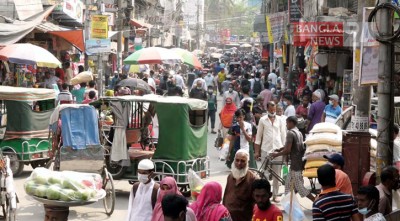 লকডাউনের আগেই খুলনায় কেনাকাটার ধুম