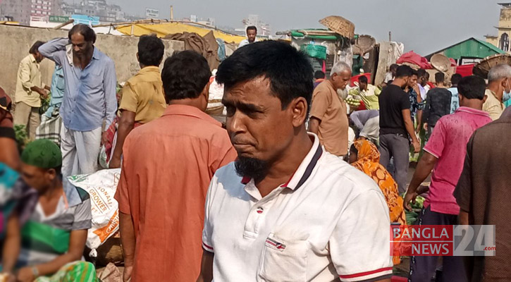 স্বাস্থ্যবিধির বালাই নেই বাজারে