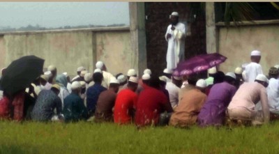 রামপালে কল্যাণকর বৃষ্টি চেয়ে নামাজ আদায়