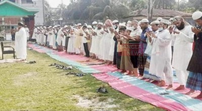 বৃষ্টির জন্য ইন্দুরকানীতে নামাজ আদায়