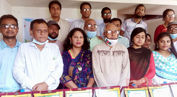 ১২ জন পেলেন চর্যাপদ সাহিত্য একাডেমি দোনাগাজী পদক 