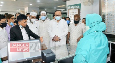 গাক চক্ষু হাসপাতাল পরিদর্শনে মেয়র লিটন, পেলেন সম্মাননা