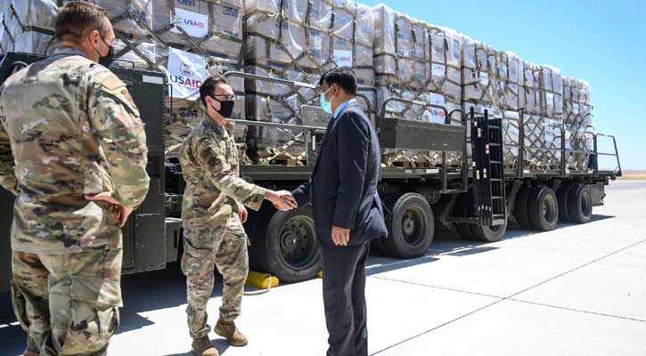 বাংলাদেশের পথে যুক্তরাষ্ট্রের কোভিড প্রতিরোধ সামগ্রী