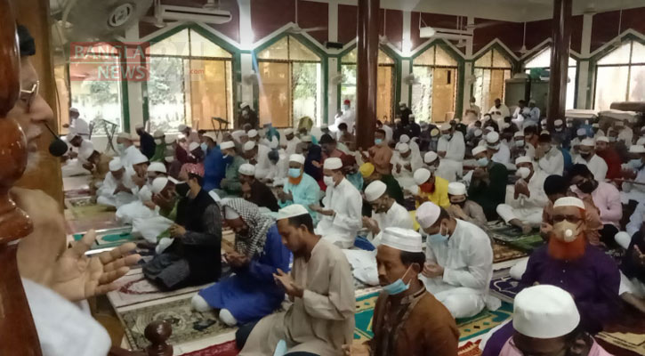 খুলনায় মসজিদে মসজিদে ঈদের জামাত অনুষ্ঠিত